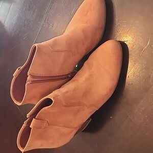 Old Navy Western Style Ankle Boot, Size 10, "Walnut" Color